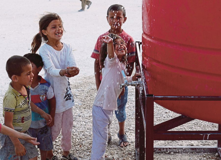 Children in Syria refugee camp